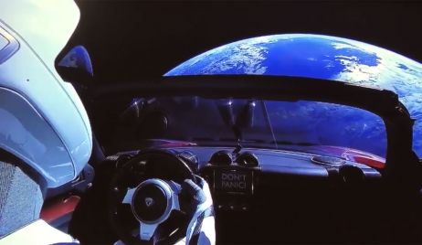 El Tesla Roadster de Elon Musk que ya circula por la gran autopista del espacio sideral