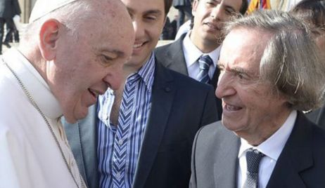 Emotivo encuentro entre Carlitos Balá y el papa Francisco