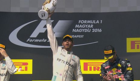 Hamilton venció a Rosberg en el Gran Premio de Hungría y es líder del campeonato