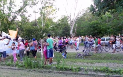Villa Ana se movilizó para pedir por el edificio de la Escuela Media