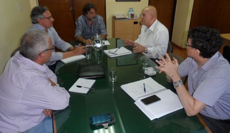 Provincia y Nación acuerdan acciones para solucionar situación de trabajadores de monte.