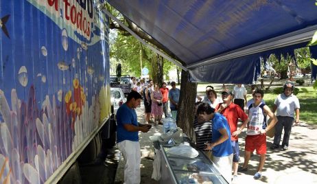 LLEGA EL CAMION DE PESCADOS Y MARISCOS 