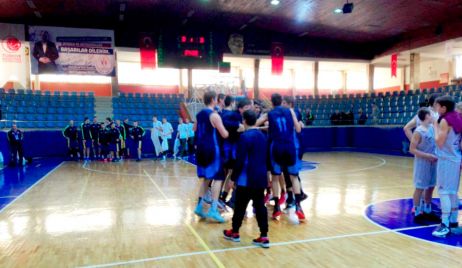 Enorme triunfo de los U16 ante Letonia en el debut