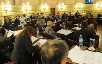 Se aprobó ley que desdobla las elecciones del 2013