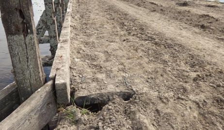 INMINENTE COLAPSO DE LA RUTA 40s TRAS LA NOTABLE CRECIDA DEL ARROYO GOLONDRINA.
