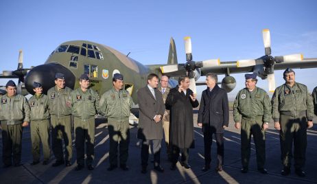 El Presidente visitó el primer avión Hércules remodelado íntegramente en el país