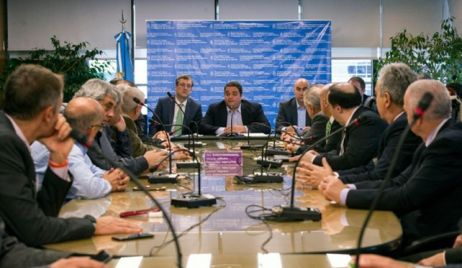 El Gobierno actualizó el salario mínimo a $10.000 y quedará por debajo de la Canasta Básica