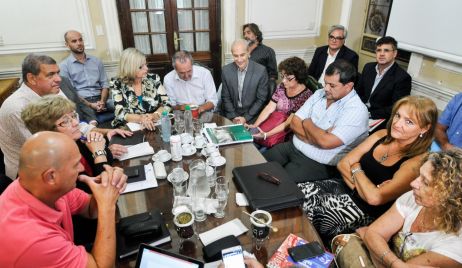 Se convocó a paritarias a docentes y estatales.