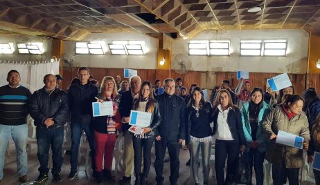 SOSA JUNTO A CUELLO ENTREGARON DIPLOMAS DE LA OFICINA DE EMPLEO