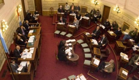 En el Senado aseguran que no es el momento de salir a tomar deuda en dólares