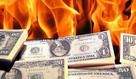 Se derrumbó la economía en junio y el dólar superó los 31 pesos