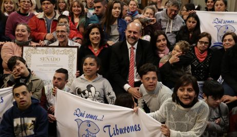 “TIBURONES DEL PARANÁ”, DISTINGUIDOS EN EL SENADO NACIONAL