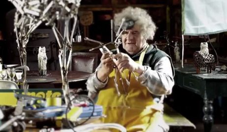 Adiós a  Carlos Regazzoni, el artista de la chatarra.