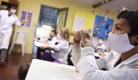 El 15 de marzo comienzan las clases mientras se vacunan a los adultos a cargo de las escuelas