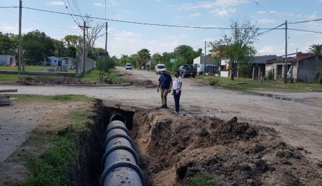 Trabajos de desagües sobre calle Roque Sáenz Peña
