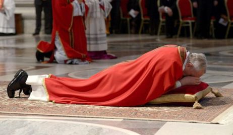 El Papa Francisco presidió celebración de la Pasión del Señor en Viernes Santo