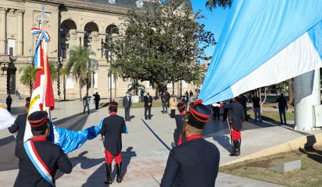 EL GOBERNADOR PEROTTI CONMEMORÓ EL 211 ANIVERSARIO DE LA REVOLUCIÓN DE MAYO