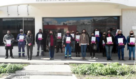 Pase a planta permanente de 15 trabajadores municipales