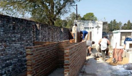 Construcción de nichos en el Cementerio Municipal.