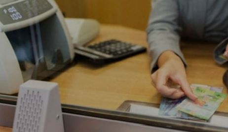 Los bancarios celebran su día con un bono extra de $100.000