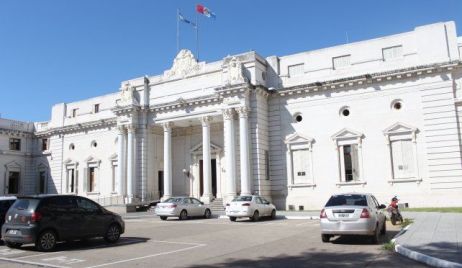 Perotti dijo que sin presupuesto habrá recortes y mira la caja de la Legislatura