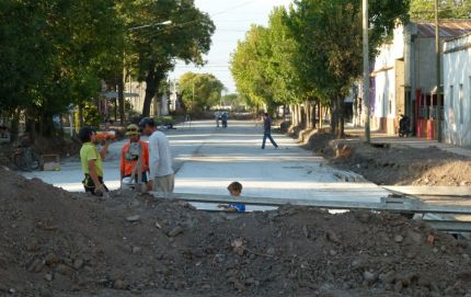 EN SU ETAPA FINAL LA OBRA PROVINCIAL DEL ACCESO PAVIMENTADO DESDE LA RUTA  Nº 3  A VERA