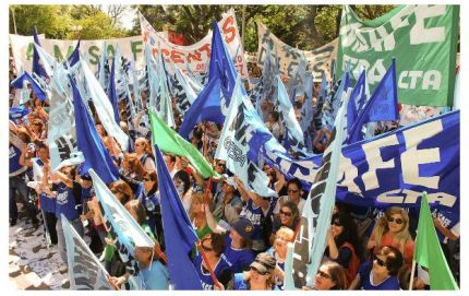 El gobierno provincial y los maestros se reunirán el lunes para discutir salarios