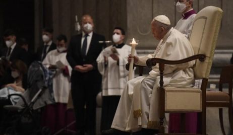 Vigilia Pascual. El Papa: Cristo está vivo y pasa, transforma y libera