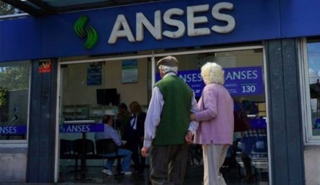 Se adelanta el pago de haberes a quienes cobraban el 28 de abril
