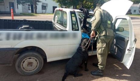 Detuvieron a dos hombres con más de un kilo de cocaína en una camioneta