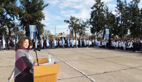 MAS DE 300 ALUMNOS PROMETIERON LEALTAD A LA BANDERA