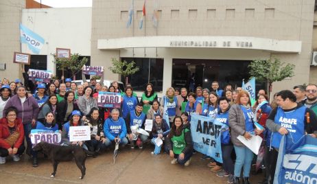 LOS DOCENTES SE MOVILIZARON EN VERA