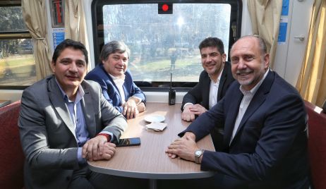 DESPUES DE 45 AÑOS VOLVIÓ EL TREN DE PASAJEROS ENTRE ROSARIO Y CAÑADA DE GÓMEZ