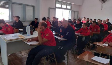 NACIÓN Y PROVINCIA CAPACITAN BOMBEROS ZAPADORES