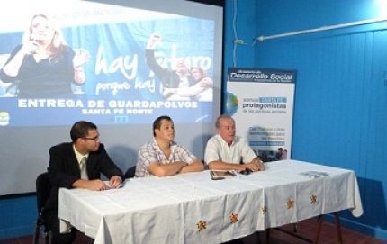 12.000 guardapolvos para Vera, Obligado y San Javier
