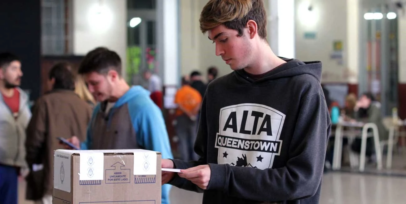 Se aprobó el voto joven en Santa Fe y jóvenes de 16 y 17 años podrán votar