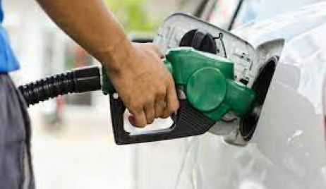 Aumentan la nafta y el gasoil