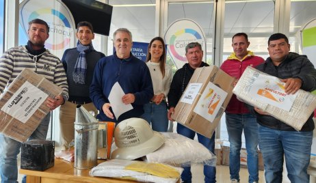 SE ENTREGÓ 30 KITS DE TRABAJO A PRODUCTORES APÍCOLAS DE CALCHAQUÍ