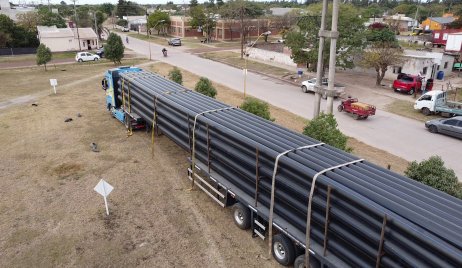 Llegaron los caños para la construcción del acueducto Tostado - Villa Minetti