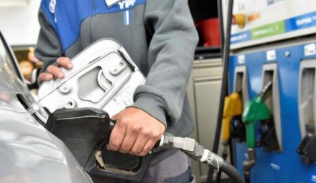 Naftas: las petroleras adelantaron una semana la suba del 4,5% de julio