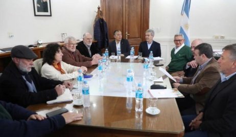 El gobierno santafesino ofrece un 51 % de incremento salarial hasta fin de año a los estatales