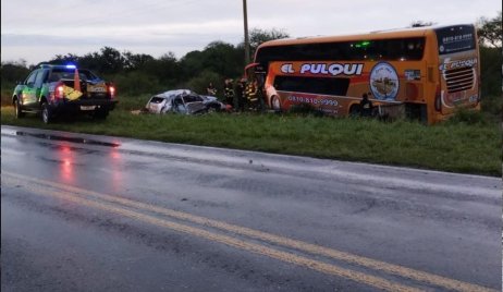 CALCHAQUI: trágico accidente entre un colectivo y una camioneta