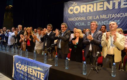 Rossi hizo un fuerte llamado a la unidad del peronismo santafesino en respaldo a la Presidenta.