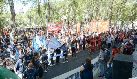 Masiva movilización docente ante la falta de respuestas del gobierno provincial