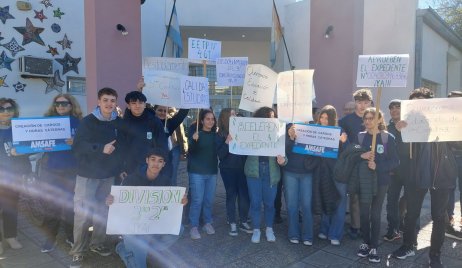 Estudiantes de la Escuela Industrial de Reconquista reclaman por la calidad educativa