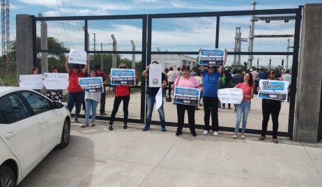 Protesta de docentes y jubilados contra las políticas del Gobernador Pullaro