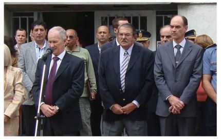 ASI ESTAMOS .... CON POLITICOS COMO GONZALEZ