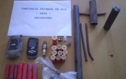 SECUESTRO DE UN REVOLVER , MUNICIONES,TUMBERAS Y ESCOPETA