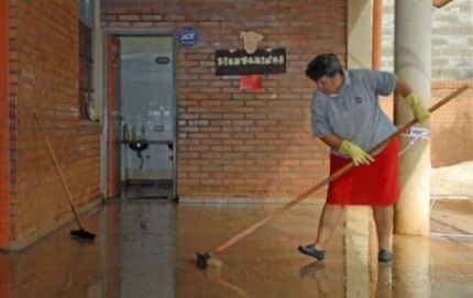Titularizan asistentes escolares reemplazantes