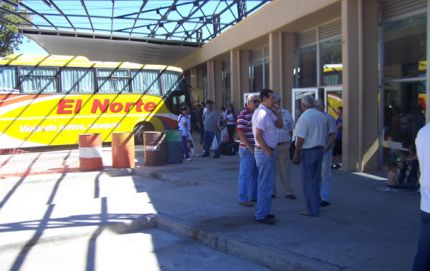 Paro de UTA no deja salir colectivos de 